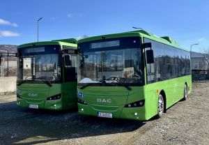 Autovehicule DAC a livrat 2 noi autobuze electrice către oraşul Vişeul de Sus